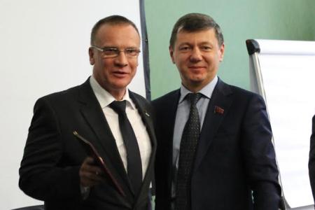 Д.Г. Новиков вручил дипломы выпускникам Центра политической учебы