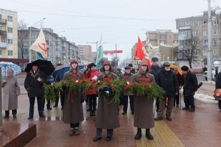 Слава Советской Армии! Калужский горком КПРФ провел торжественный митинг и автопробег