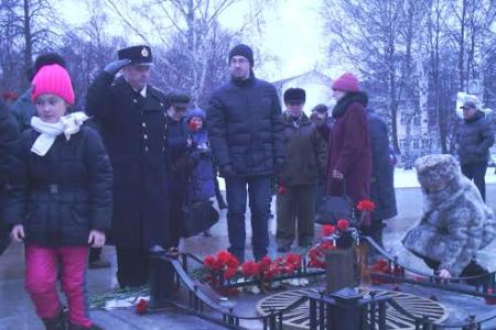 Ярославские коммунисты провели митинг, посвященный Дню Советской Армии и Военно-Морского Флота