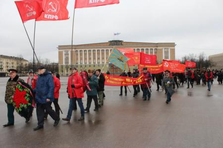 Новгородские коммунисты отметили День Советской Армии и Военно-Морского Флота