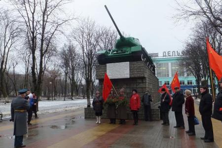 Слава Советской Армии! Калужский горком КПРФ провел торжественный митинг и автопробег
