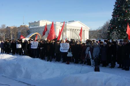 Кировские коммунисты провели митинг в поддержку законопроекта о детях войны