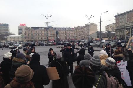 «Позор могильщикам нашего города»! Жители Хамовников провели митинг против градостроительного беспредела московских властей