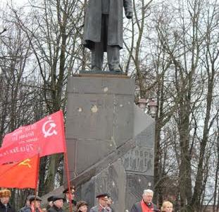 Новгородские коммунисты отметили День Советской Армии и Военно-Морского Флота