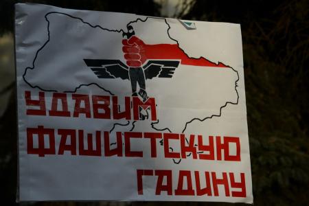 «Нет фашизму на Украине!». В Москве возле посольства братской республики состоялась встреча с депутатами фракции КПРФ