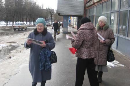 Коммунисты Ленинградской области: В Луге прошли пикеты в поддержку народа Крыма и Украины