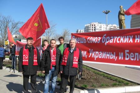Краснодар. Коммунисты и сторонники КПРФ провели массовый пикет за Союз братских народов, против фашизма на Украине