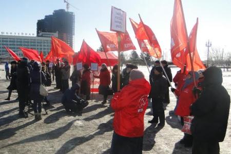 Коммунисты Благовещенска организовали пикет в поддержку русскоязычного населения на Украине