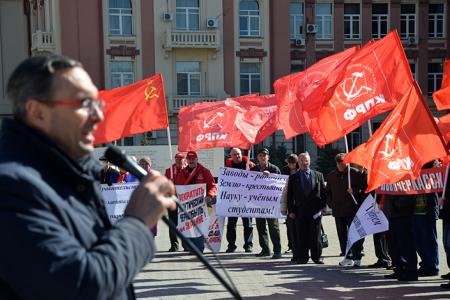 Ростовские коммунисты провели митинг под лозунгом «Мы с тобой, Крым! Нет – фашизму!»