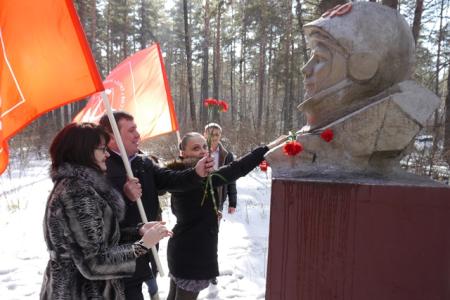 Липецкие коммунисты возложили цветы к памятнику Ю.А. Гагарину