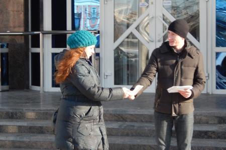 Барнаульские комсомольцы провели пикеты в поддержку братского украинского народа