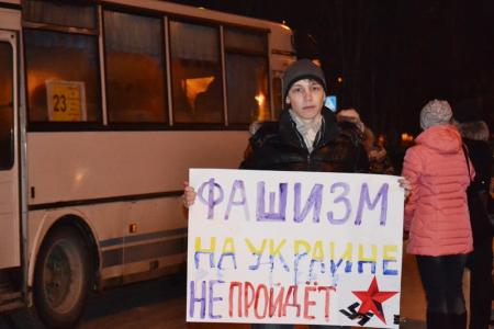 «Фашизм на Украине не пройдёт!». Алтайские комсомольцы проводят одиночные пикеты 