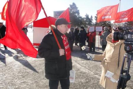Коммунисты Благовещенска организовали пикет в поддержку русскоязычного населения на Украине
