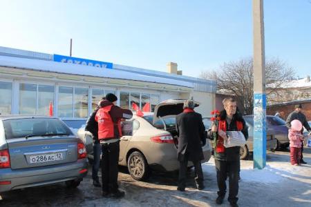 Республика Марий Эл. Коммунисты и комсомольцы провели автопробег, посвященный Международному женскому дню