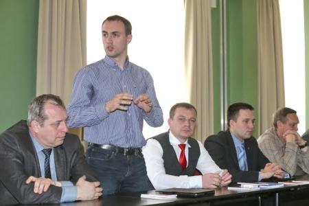 Д.Г. Новиков вручил дипломы новым выпускникам Центра политической учебы ЦК КПРФ
