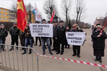 Смоленские коммунисты провели пикет в поддержку братского народа Украины