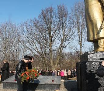 Герои рядом с нами. Член ЦК КПРФ, первый секретарь Псковского обкома КПРФ Александр Рогов провел параллель между героями Великой Отечественной войны и сегодняшними отважными бойцами «Беркута» на Украине