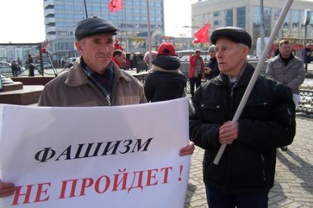 Татарстан, Казань: «Референдуму в Крыму – международное признание!»,  «Россию и Украину – не разделить!»