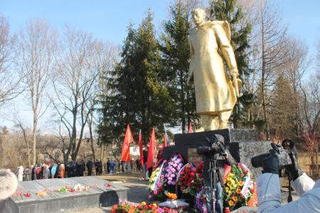 Герои рядом с нами. Член ЦК КПРФ, первый секретарь Псковского обкома КПРФ Александр Рогов провел параллель между героями Великой Отечественной войны и сегодняшними отважными бойцами «Беркута» на Украине