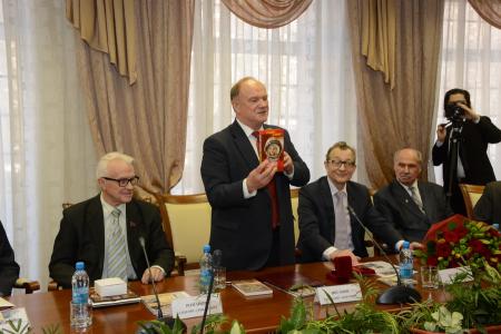 Г.А. Зюганов поздравил видного партийного и государственного деятеля Н.С. Черных с 95-летием и вручил ему орден "За заслуги перед партией"