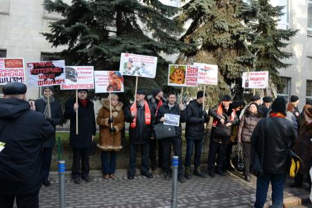 «Нет фашизму на Украине!». В Москве возле посольства братской республики состоялась встреча с депутатами фракции КПРФ