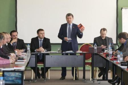 Д.Г. Новиков вручил дипломы новым выпускникам Центра политической учебы ЦК КПРФ