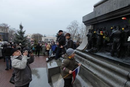 «Отстаивайте же Севастополь!». Поездка в Крым и Севастополь делегации ВЖС "Надежда России" и депутатов-коммунистов Госдумы