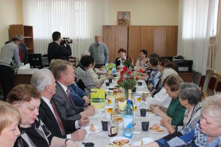 Тюменские коммунисты организовали праздничный вечер для женщин