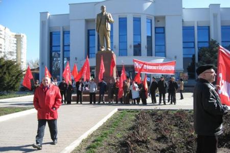 Краснодар. Коммунисты и сторонники КПРФ провели массовый пикет за Союз братских народов, против фашизма на Украине