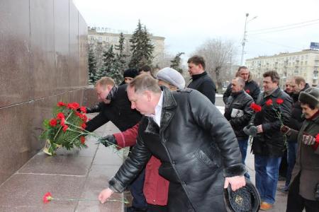 Сталинградские коммунисты автопробегом поддержали жителей Крыма