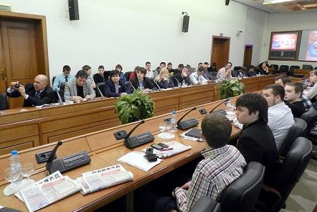 Московские комсомольцы провели круглый стол, посвященный 80-летию со дня рождения Юрия Гагарина