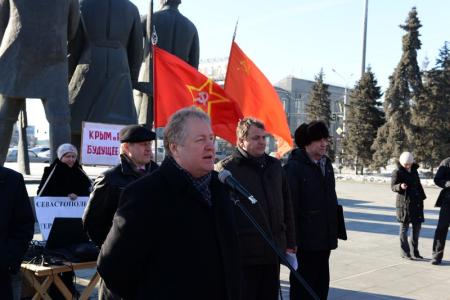 Новосибирцы приветствовали воссоединение Крыма и России. Депутаты Госдумы А.Е.Локоть и С.П.Обухов отметили значение денонсации Беловежского соглашения коммунистической Думой в 1996 году