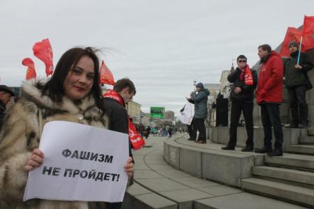  Да здравствует «русская весна»! Свердловские коммунисты провели митинг солидарности с жителями Крыма