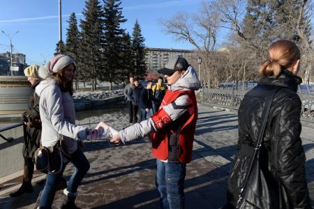 Новосибирцы приветствовали воссоединение Крыма и России. Депутаты Госдумы А.Е.Локоть и С.П.Обухов отметили значение денонсации Беловежского соглашения коммунистической Думой в 1996 году