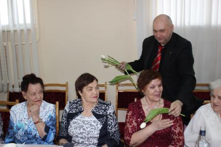 Тюменские коммунисты организовали праздничный вечер для женщин