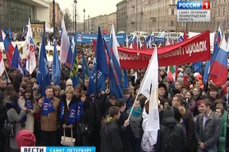 Санкт-Петербург. У БКЗ "Октябрьский" прошел десятитысячный митинг в защиту русскоязычного населения Крыма