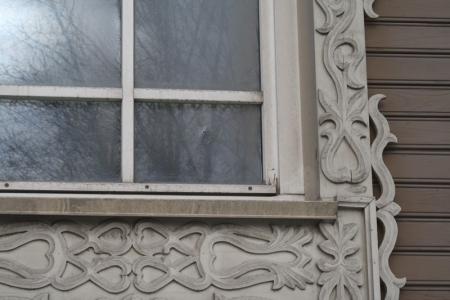 Неизвестные обстреляли штаб кандидата в мэры Новосибирска Анатолия Локтя