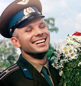 Юрий Гагарин - наш человек в космосе. Первому в мире космонавту 9 марта исполнилось бы 80 лет