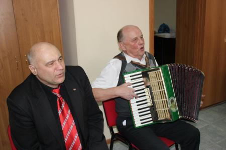 Тюменские коммунисты организовали праздничный вечер для женщин
