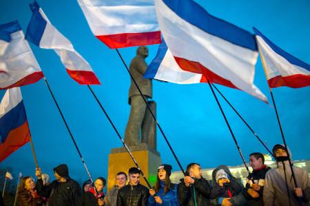 Наблюдатель от КПРФ, депутат Госдумы А.А.Ющенко: В Симферополе на площади Ленина сорок тысяч человек собрались на митинг в поддержку состоявшегося референдума