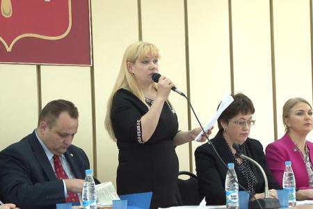 Тула. Депутат-коммунист городской думы Злата Пленникова провела общественные слушания по актуальным проблемам защиты материнства и детства