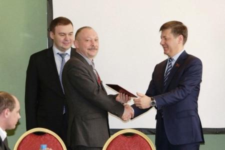 Д.Г. Новиков вручил дипломы новым выпускникам Центра политической учебы ЦК КПРФ