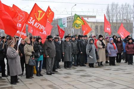 Сталинградские коммунисты автопробегом поддержали жителей Крыма