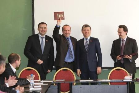Д.Г. Новиков вручил дипломы новым выпускникам Центра политической учебы ЦК КПРФ