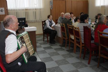 Тюменские коммунисты организовали праздничный вечер для женщин