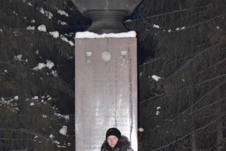 «Фашизм на Украине не пройдёт!». Алтайские комсомольцы проводят одиночные пикеты 