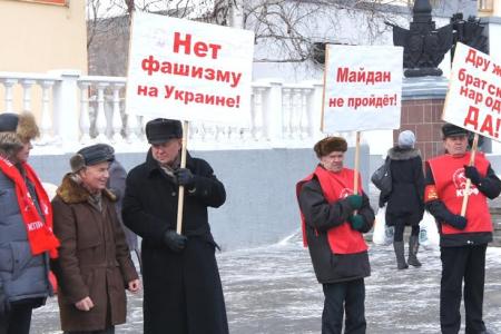 Майдан не пройдет! В Кургане коммунисты и их сторонники провели пикет в защиту братского украинского народа