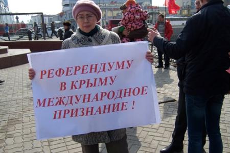 Татарстан, Казань: «Референдуму в Крыму – международное признание!»,  «Россию и Украину – не разделить!»
