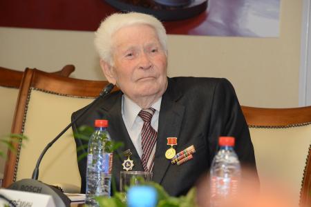 Г.А. Зюганов поздравил видного партийного и государственного деятеля Н.С. Черных с 95-летием и вручил ему орден "За заслуги перед партией"
