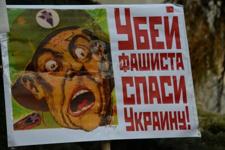 «Нет фашизму на Украине!». В Москве возле посольства братской республики состоялась встреча с депутатами фракции КПРФ